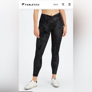 Fabletics Crushed Velour Crossover Legging in size LARGE- Short. NWT.